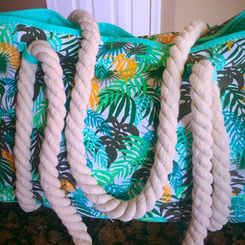 Cute Beach bag. - Picture 2 of 8